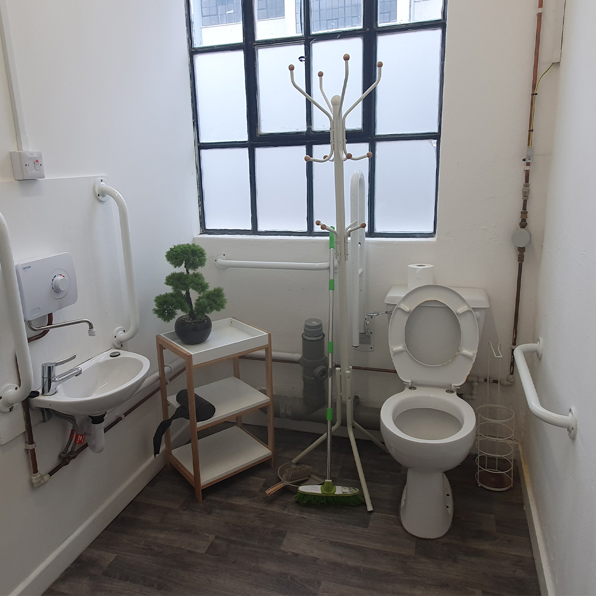 Warehouse available 62B Toilet